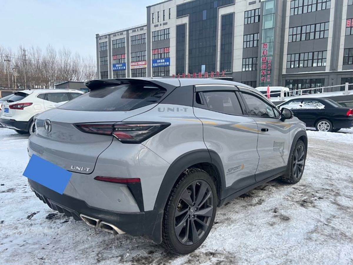 長(zhǎng)安 UNI-T  2020款 1.5T 尊貴型圖片