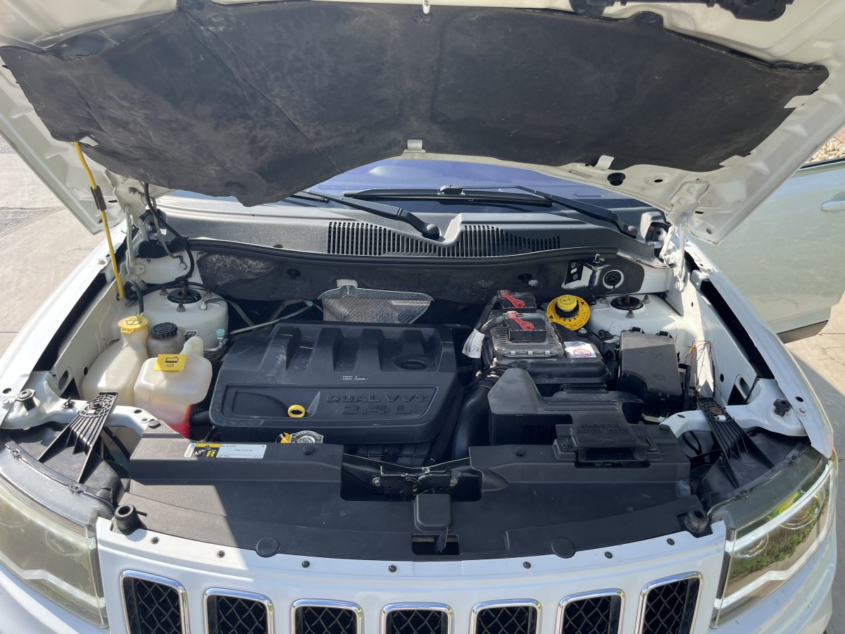 Jeep 指南者  2014款 改款 2.4L 四驅(qū)舒適版圖片