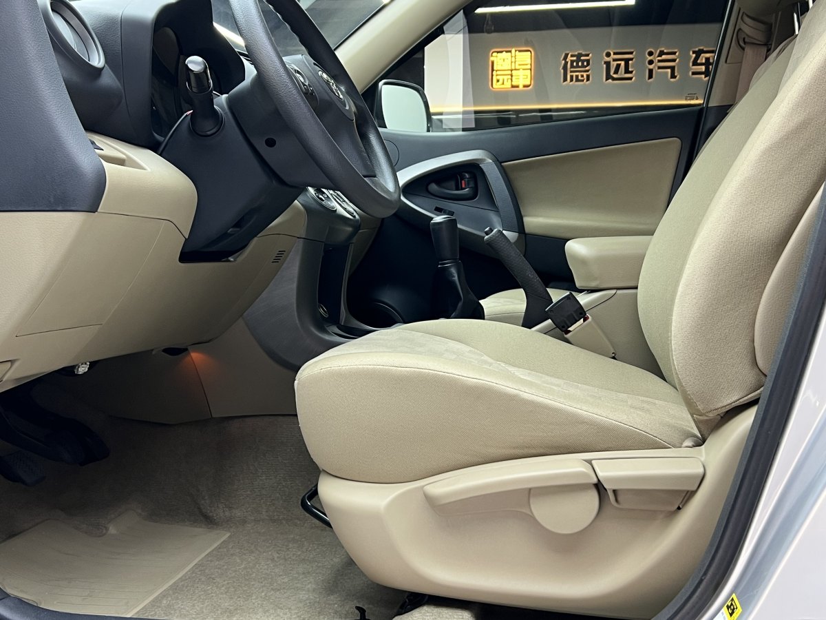 豐田 RAV4  2019款 榮放 2.0L CVT兩驅(qū)先鋒版圖片