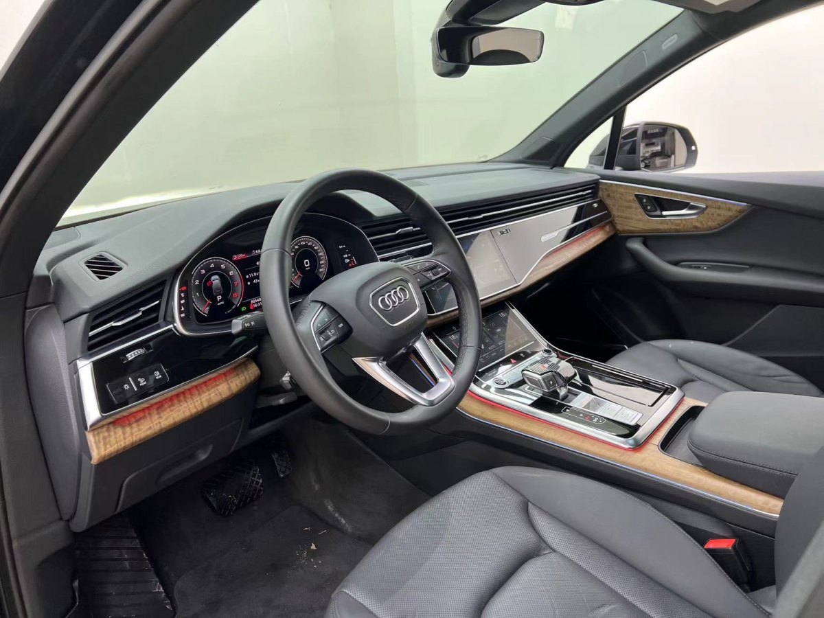 奧迪 奧迪Q7  2023款 55 TFSI quattro S line冰雪運(yùn)動(dòng)版圖片