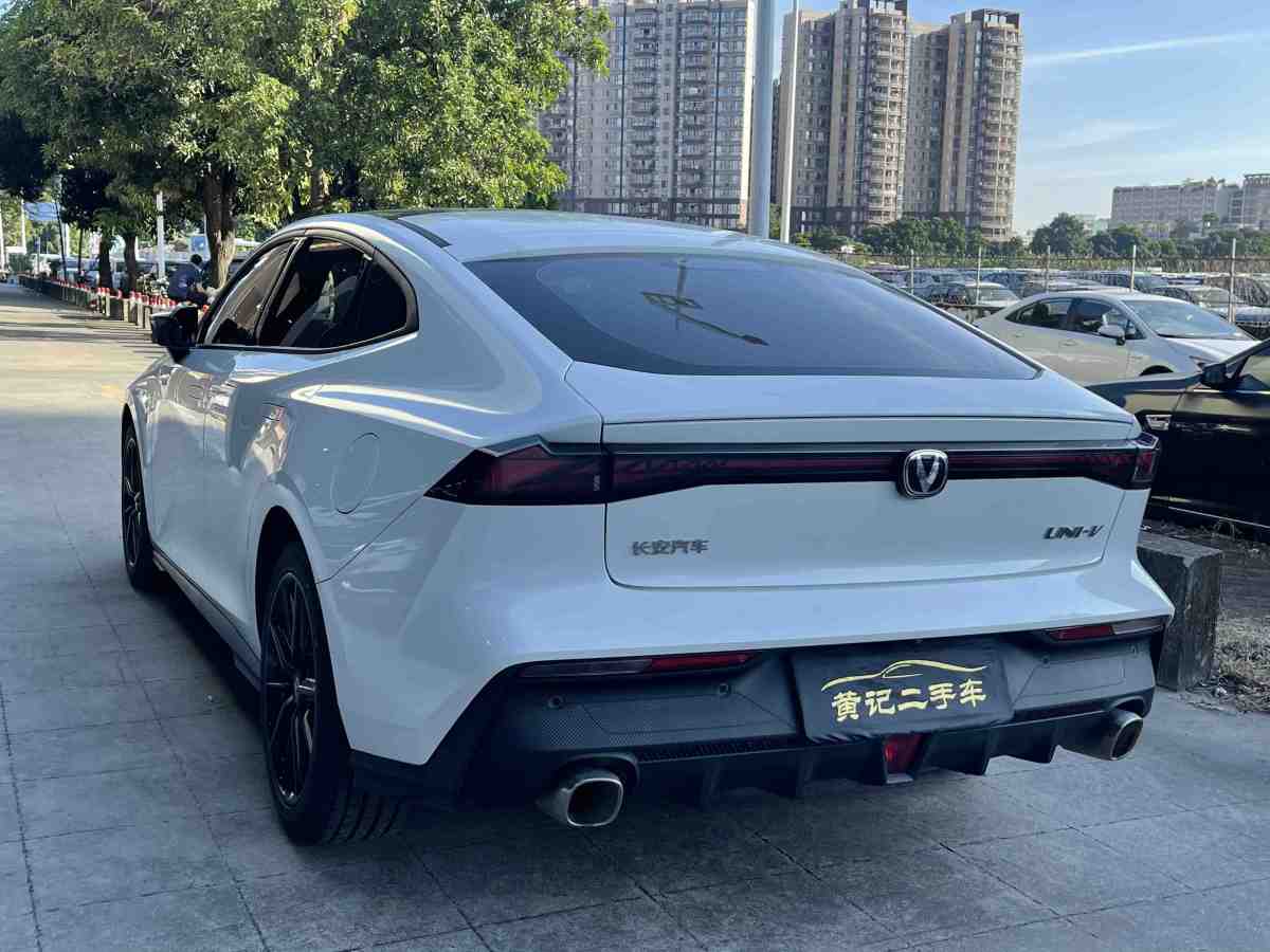 長(zhǎng)安 長(zhǎng)安UNI-V  2022款 1.5T 尊貴型圖片