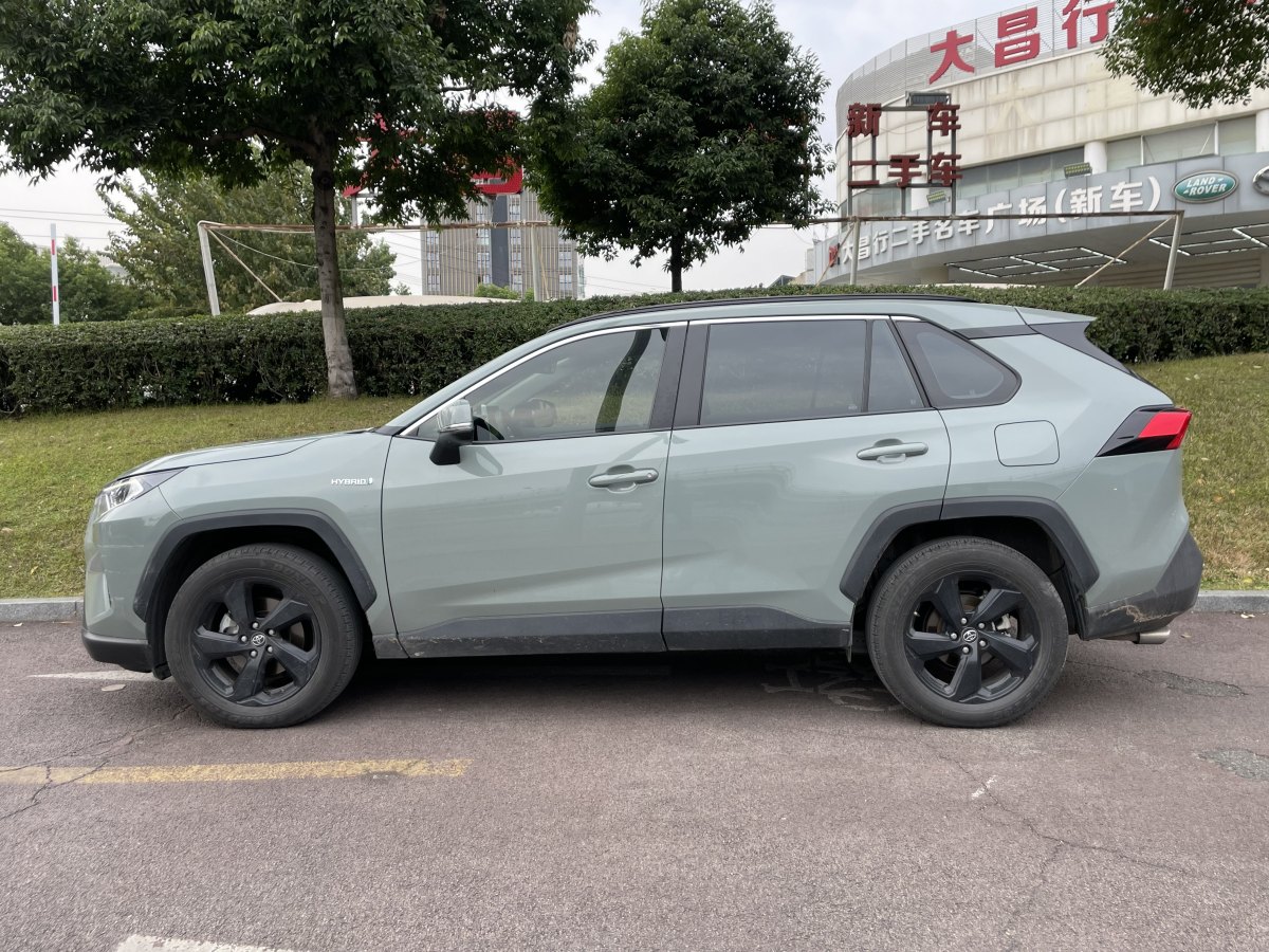 豐田 RAV4榮放  2020款 雙擎  2.5L CVT四驅(qū)旗艦版圖片