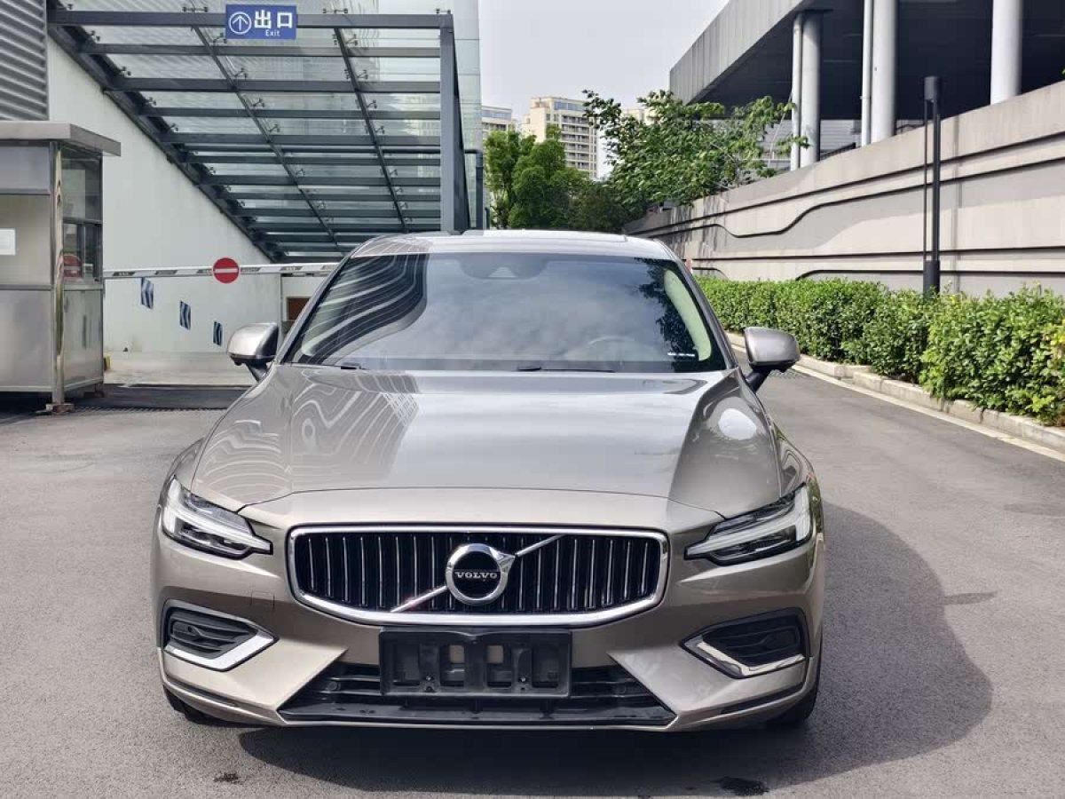 沃爾沃 S60L  2022款 B4 智遠(yuǎn)豪華版圖片