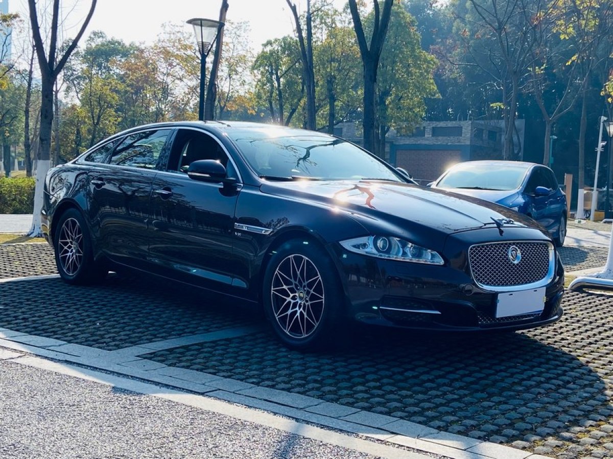 捷豹 XJ  2015款 XJL 3.0 SC 典雅商務(wù)80周年典藏版圖片