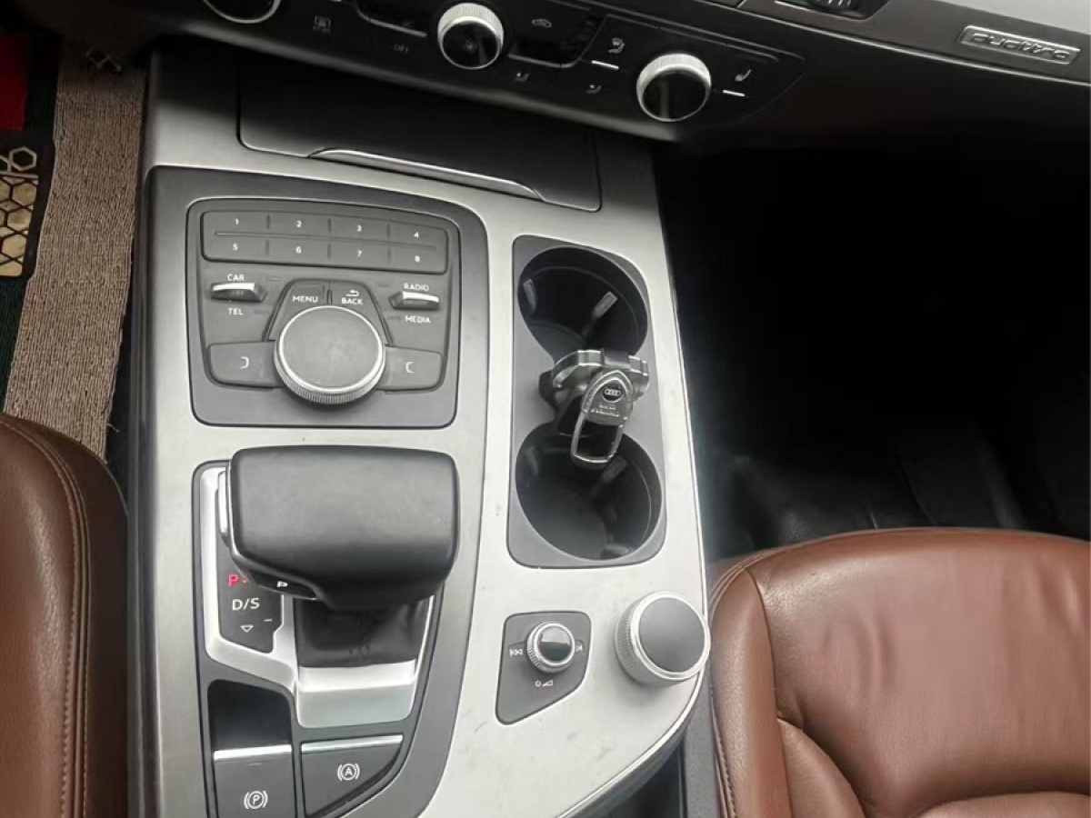 奧迪 奧迪Q7  2016款 45 TFSI 技術(shù)型圖片