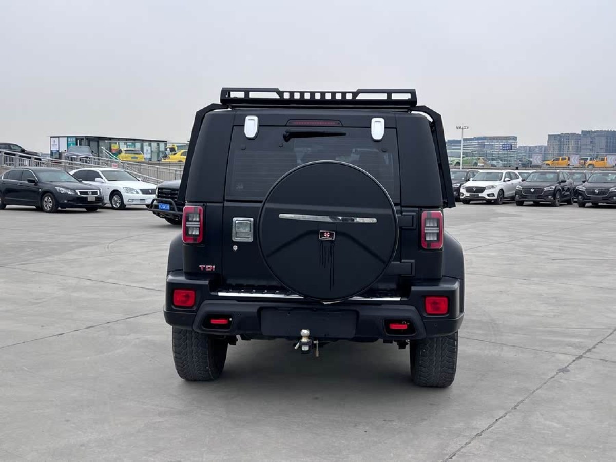 北京 BJ40  2023款 2.0D 自動四驅刀鋒英雄版?zhèn)b客型圖片