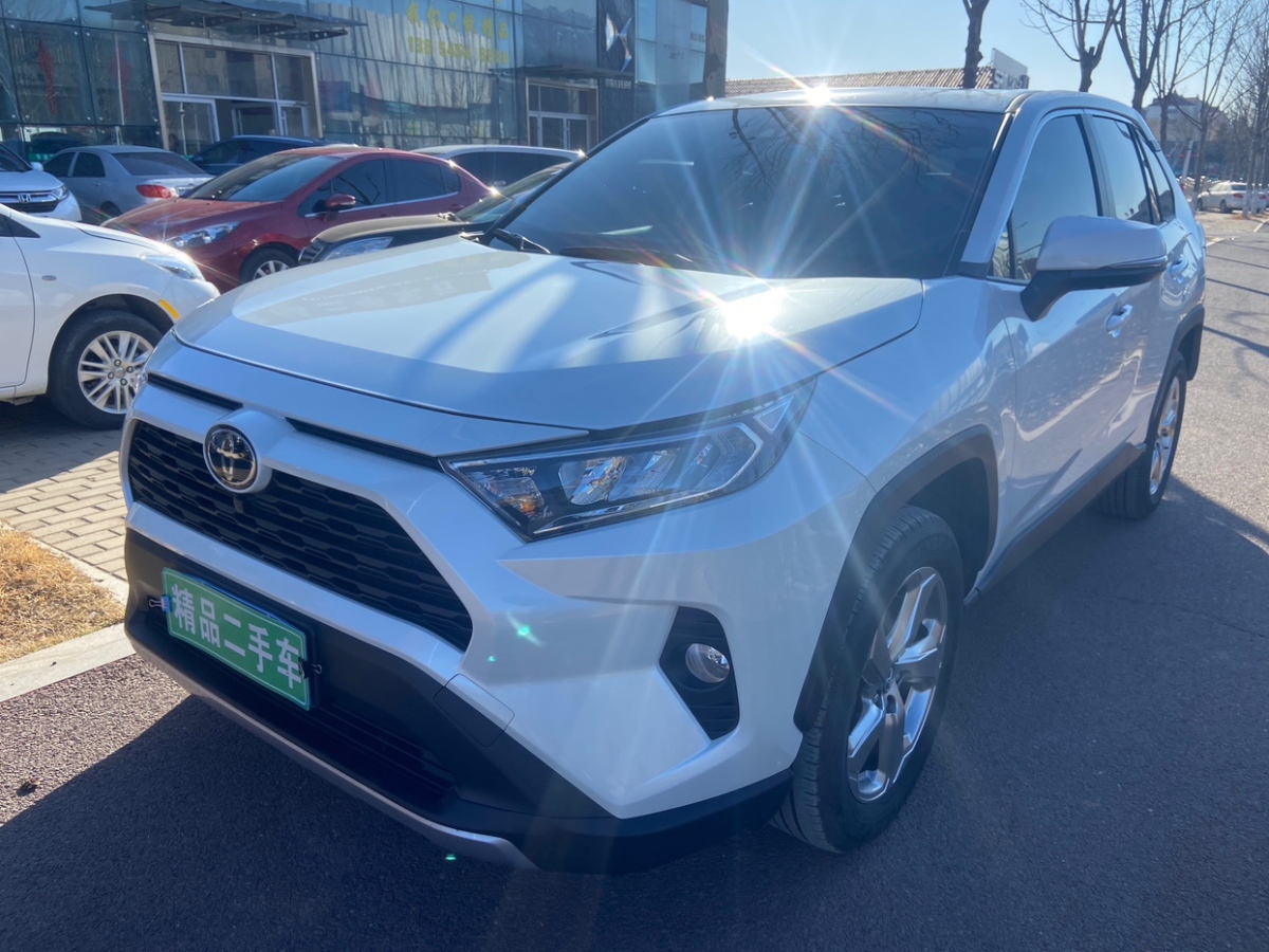 2023年03月丰田 RAV4荣放  2022款 2.0L CVT两驱风尚版