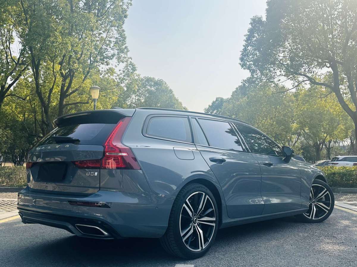 沃爾沃 V60  2022款 B5 智雅運(yùn)動(dòng)版圖片