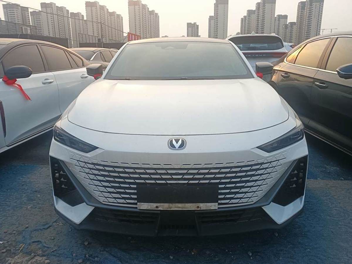 長(zhǎng)安 長(zhǎng)安UNI-V  2023款 1.5T 尊貴型圖片