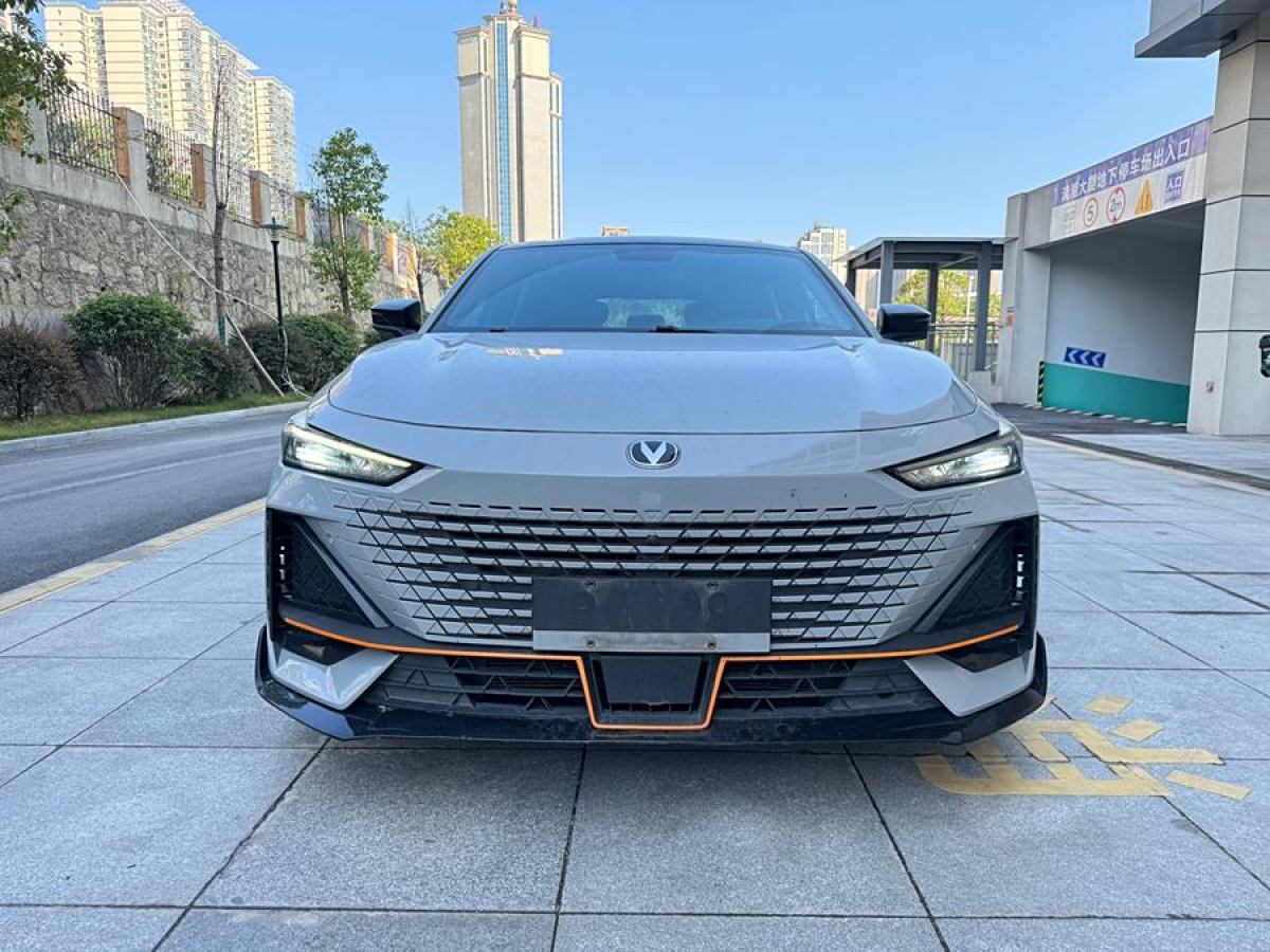 長安 長安UNI-V  2022款 1.5T 運(yùn)動版圖片