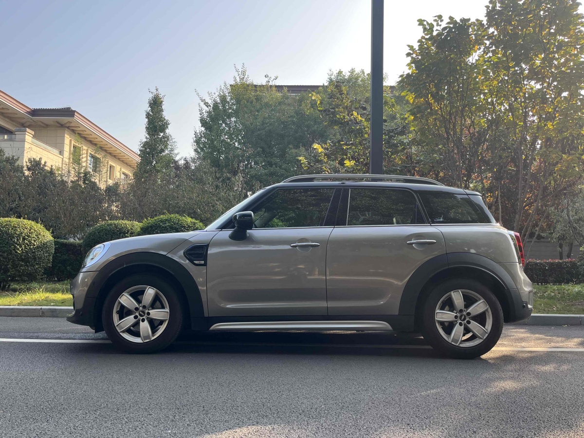 MINI COUNTRYMAN  2019款 1.5T COOPER 經(jīng)典派周末旅行版圖片