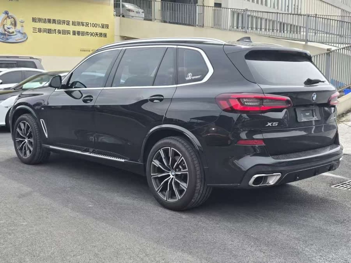 寶馬 寶馬X5  2022款 改款 xDrive 30Li 尊享型M運(yùn)動(dòng)套裝圖片