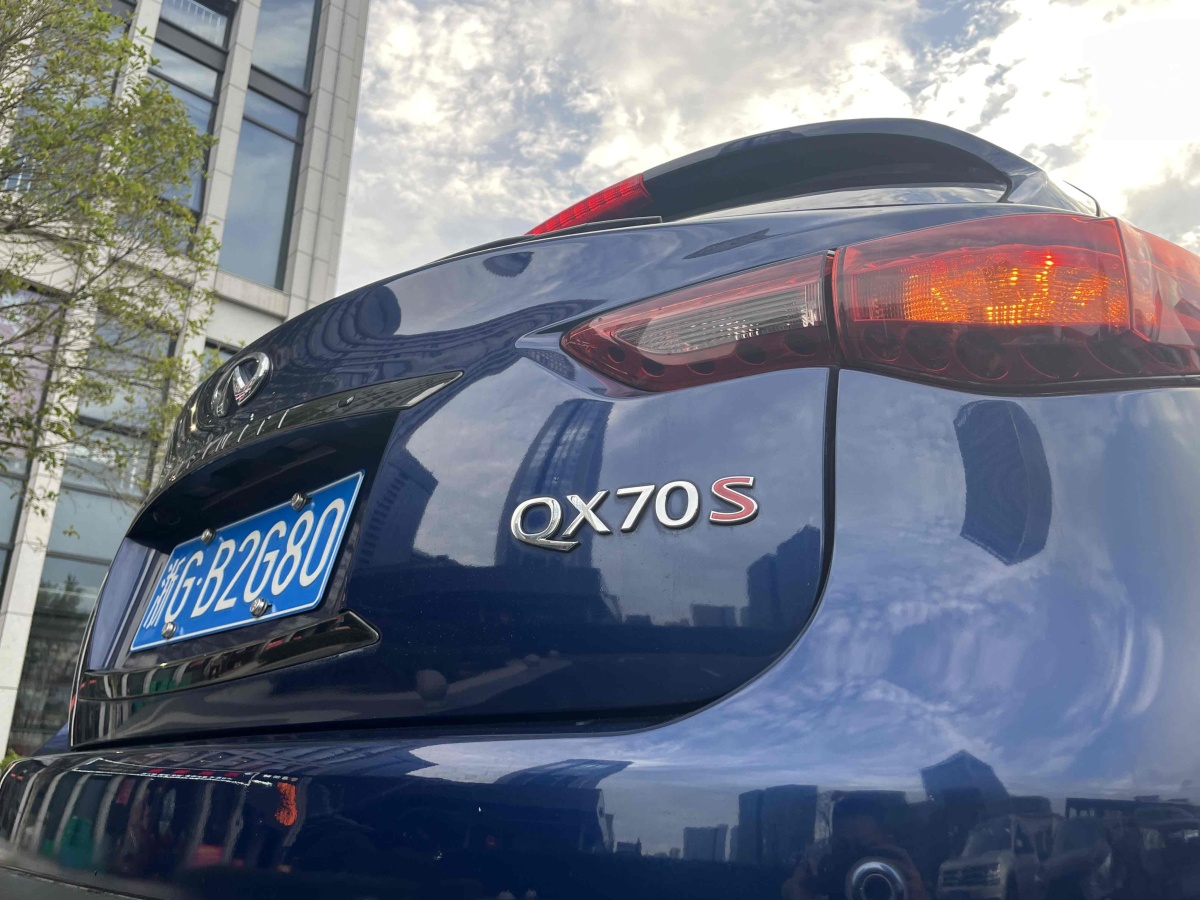 英菲尼迪 QX70  2015款 3.7L 絕影版圖片