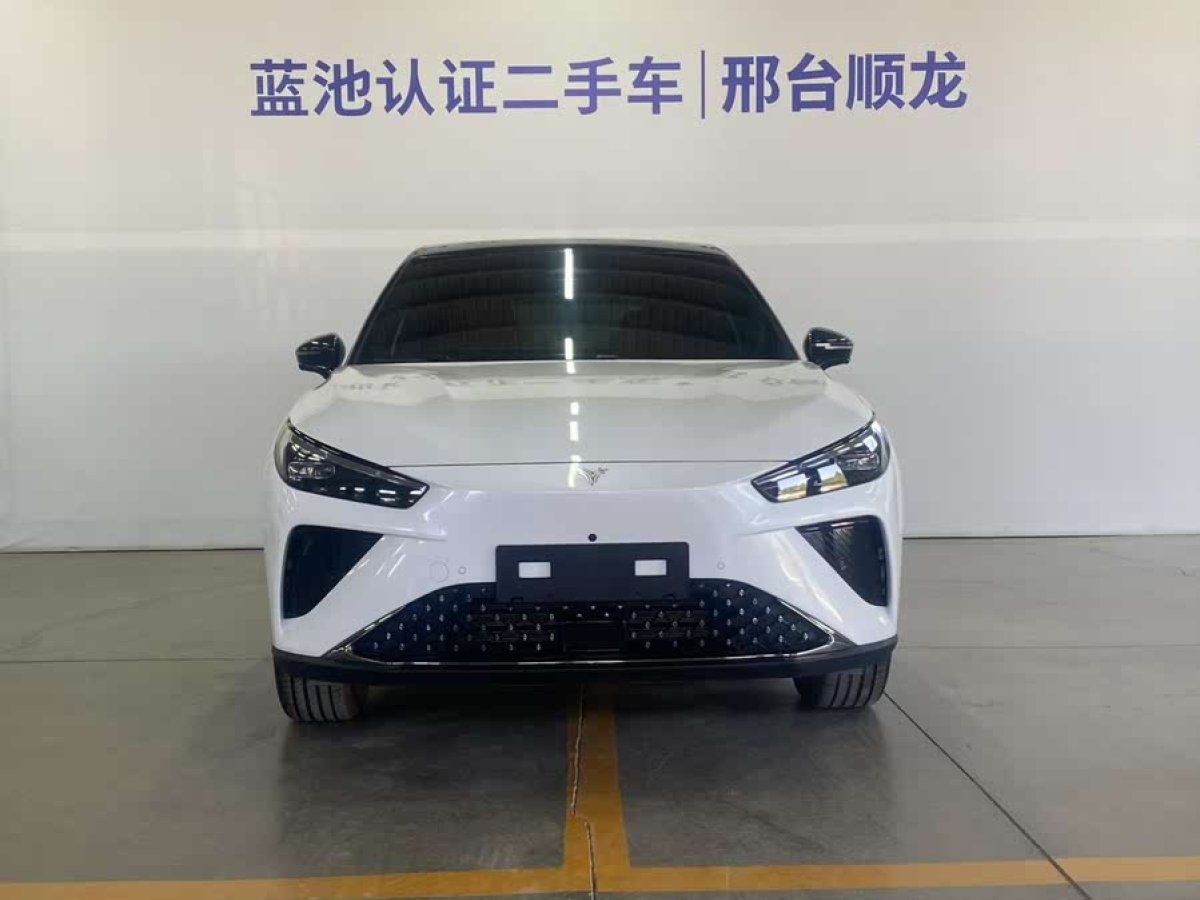哪吒 哪吒L  2024款 增程 310 閃充紅衣版圖片