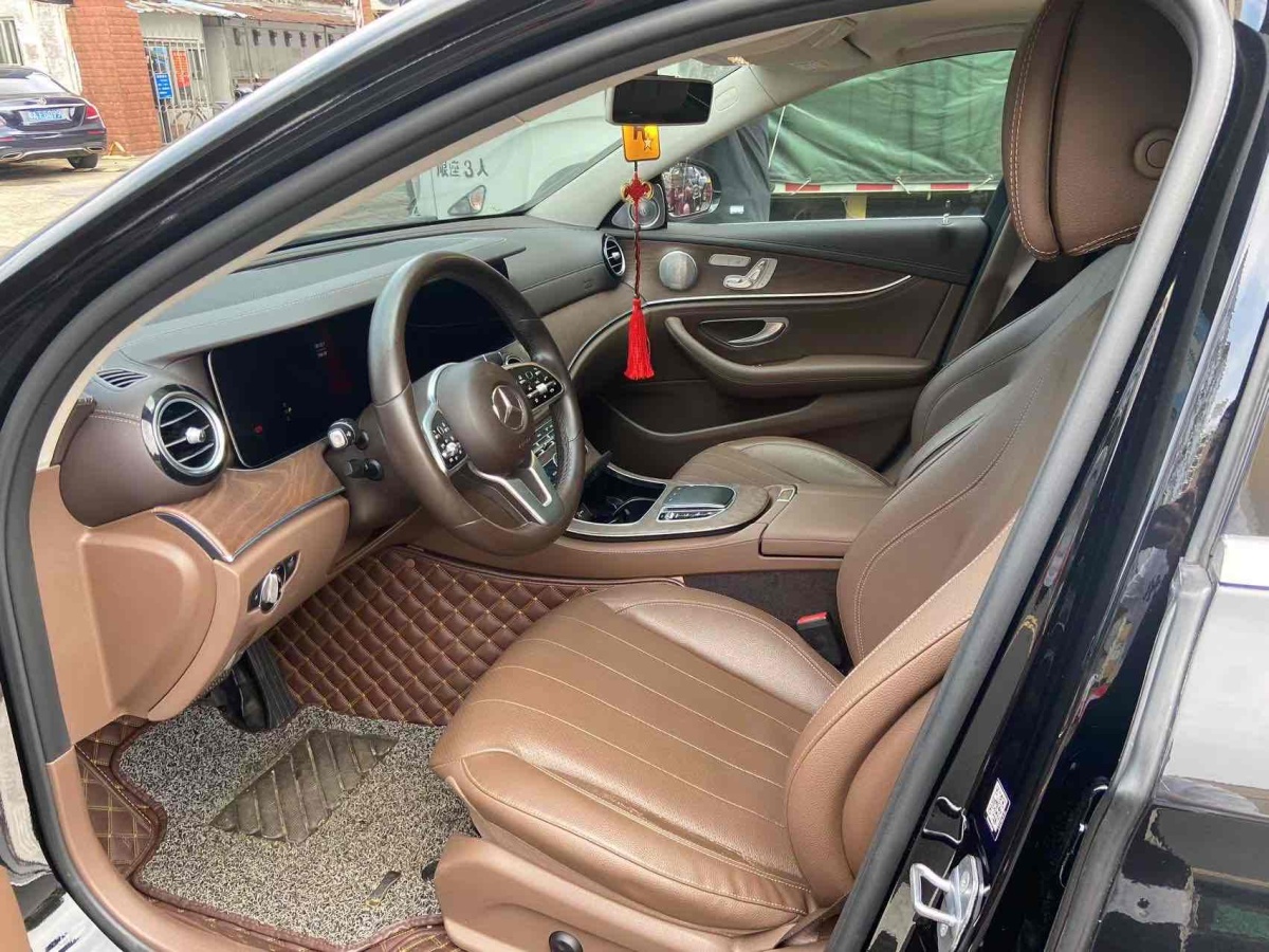 2019年10月奔驰 奔驰E级  2019款 改款 E 300 L 豪华型