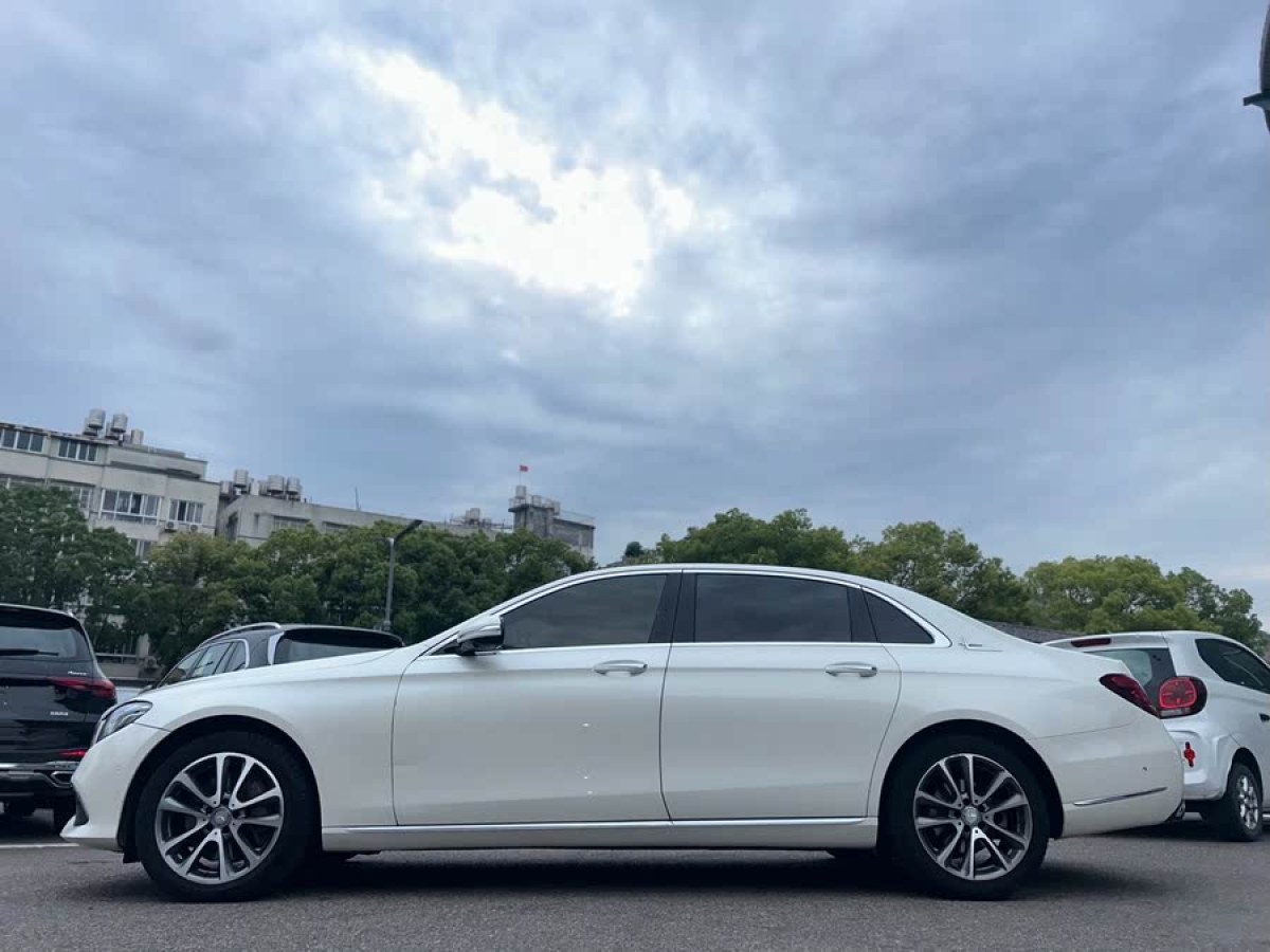 奔馳 奔馳E級(jí)  2022款 改款 E 300 L 時(shí)尚型圖片