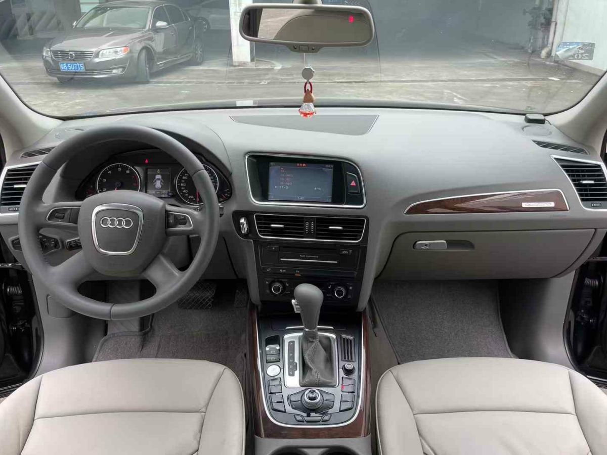 2013年4月奧迪 奧迪Q5  2013款 Q5 3.0TFSI 45TFSI Quattro 運(yùn)動(dòng)型