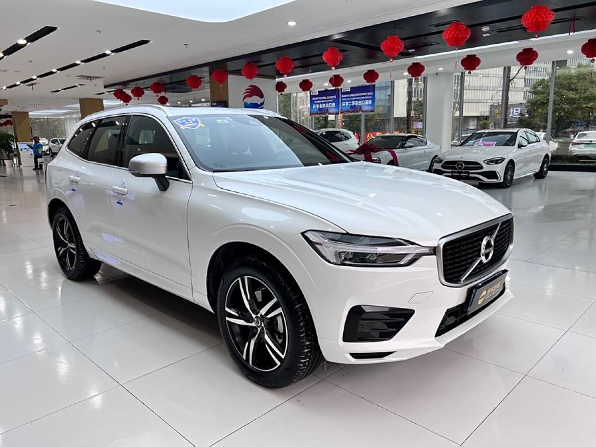 沃爾沃 XC60  2019款 T5 四驅(qū)智遠(yuǎn)運(yùn)動(dòng)版 國VI圖片