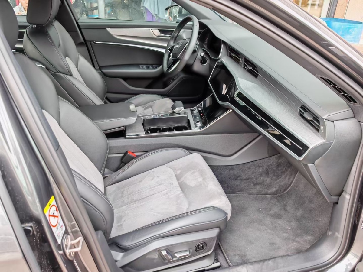 奧迪 奧迪A6L  2024款 45 TFSI 臻選動感型圖片