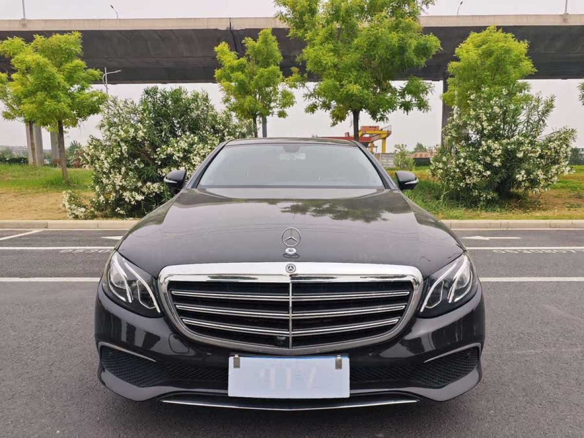奔馳 奔馳E級  2018款 改款 E 300 L 豪華型圖片