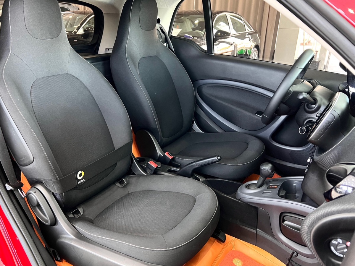 smart fortwo  2019款 0.9T 66千瓦硬頂動擎版 國VI圖片