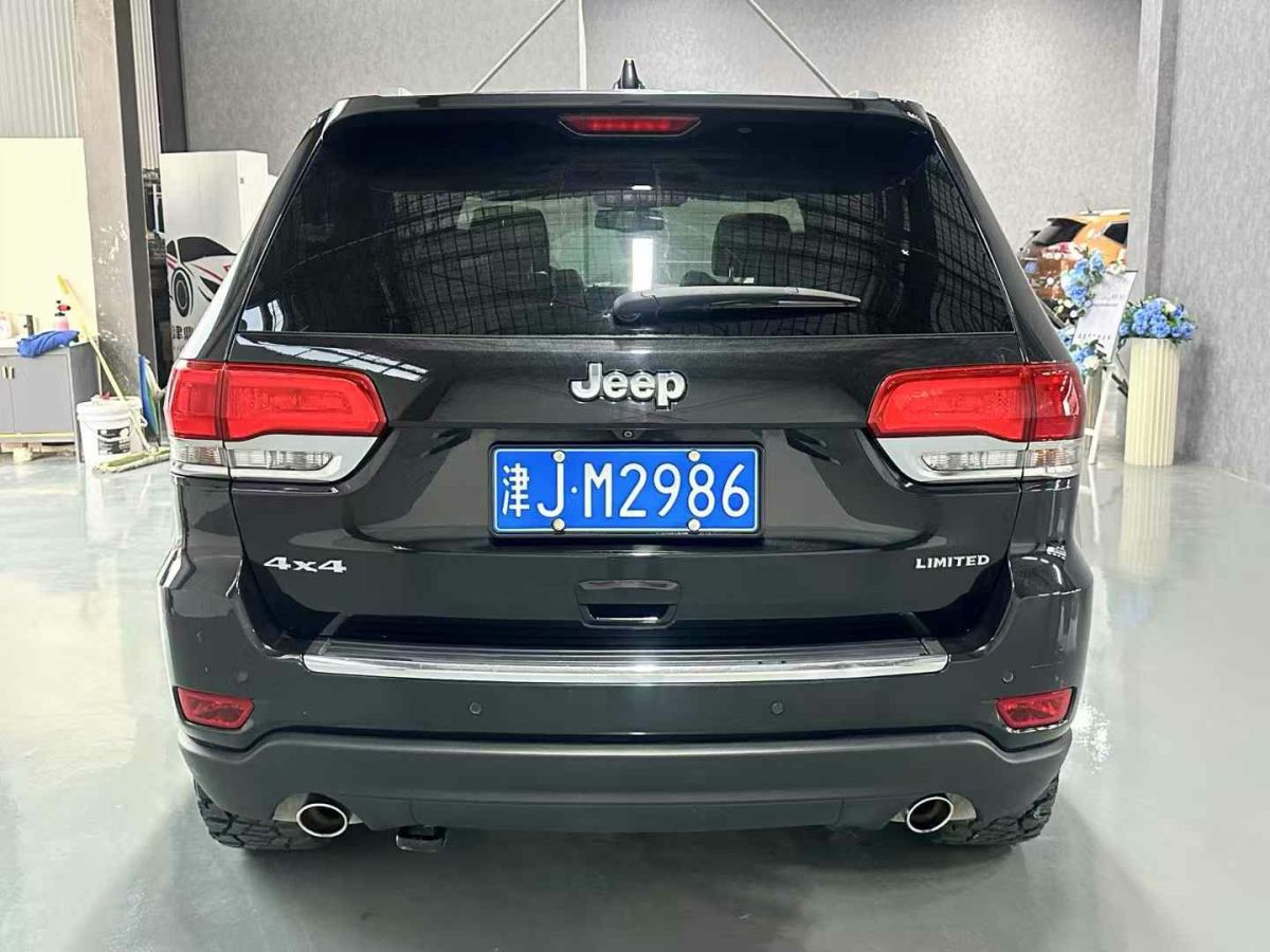 Jeep 大切諾基  2015款 3.0L 精英導(dǎo)航版圖片