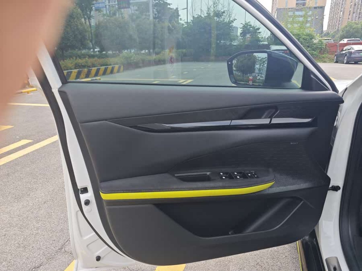 長(zhǎng)安 長(zhǎng)安UNI-V  2022款 2.0T 領(lǐng)速版圖片