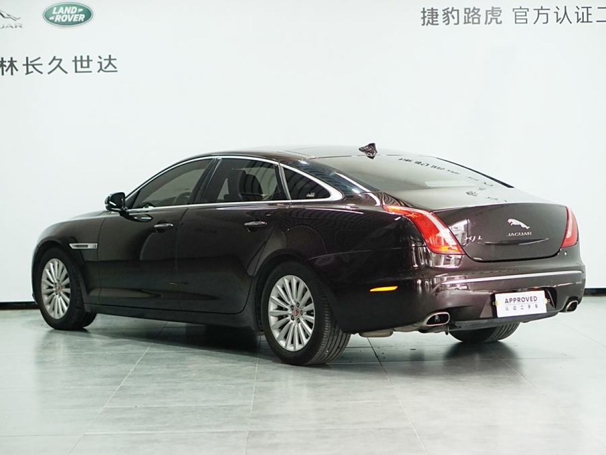 捷豹 XJ  2015款 XJL 2.0T 兩驅(qū)典雅商務(wù)版圖片