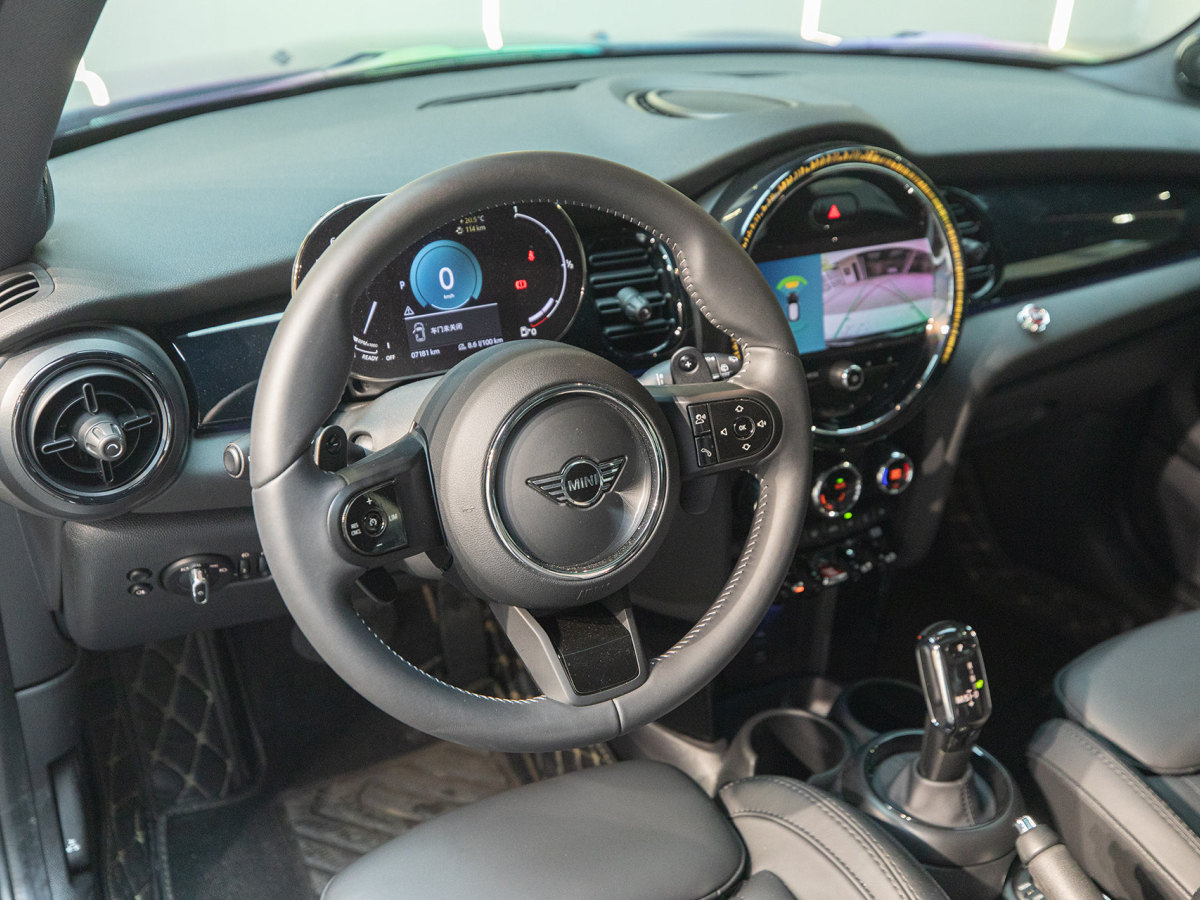 MINI MINI  2023款 改款 2.0T COOPER S 藝術(shù)家圖片