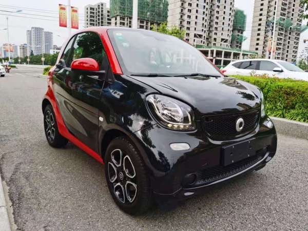 smart fortwo  2018款 0.9T 66千瓦硬顶先锋版