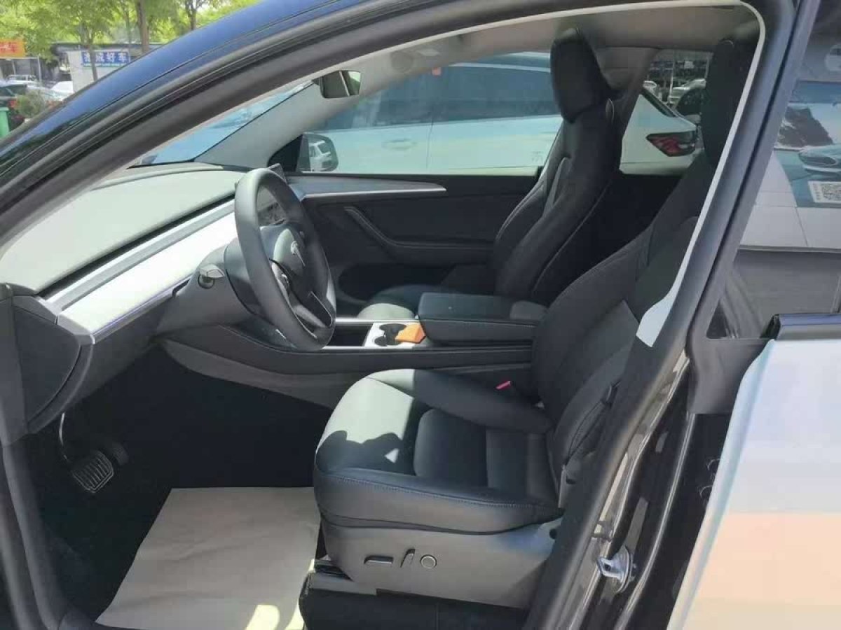 特斯拉 Model Y  2024款 后輪驅(qū)動(dòng)版圖片