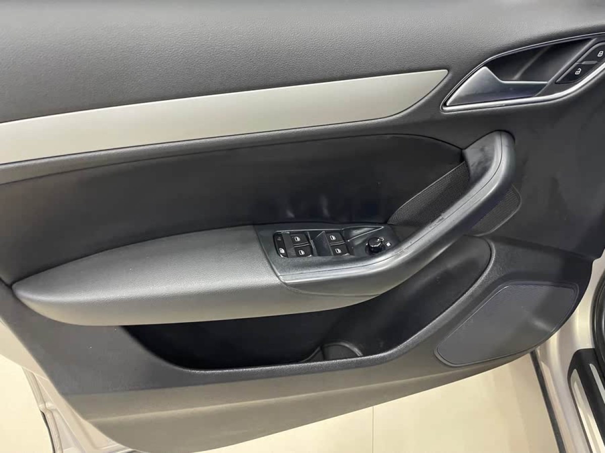 奧迪 奧迪Q3  2015款 30 TFSI 進(jìn)取型圖片