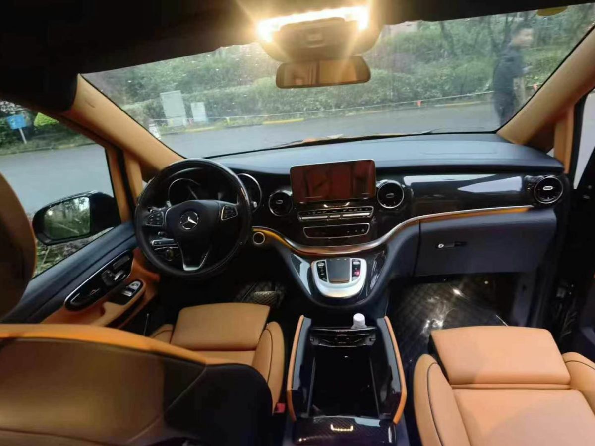 奔馳 禮驪汽車V級  2023款 醒獅系列 2.0T 琥 7座圖片