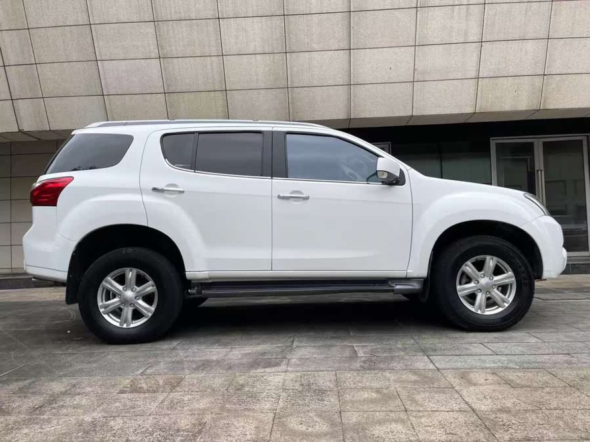 五十鈴 mu-X牧游俠  2015款 3.0T 四驅(qū)自動尊享型 5座圖片