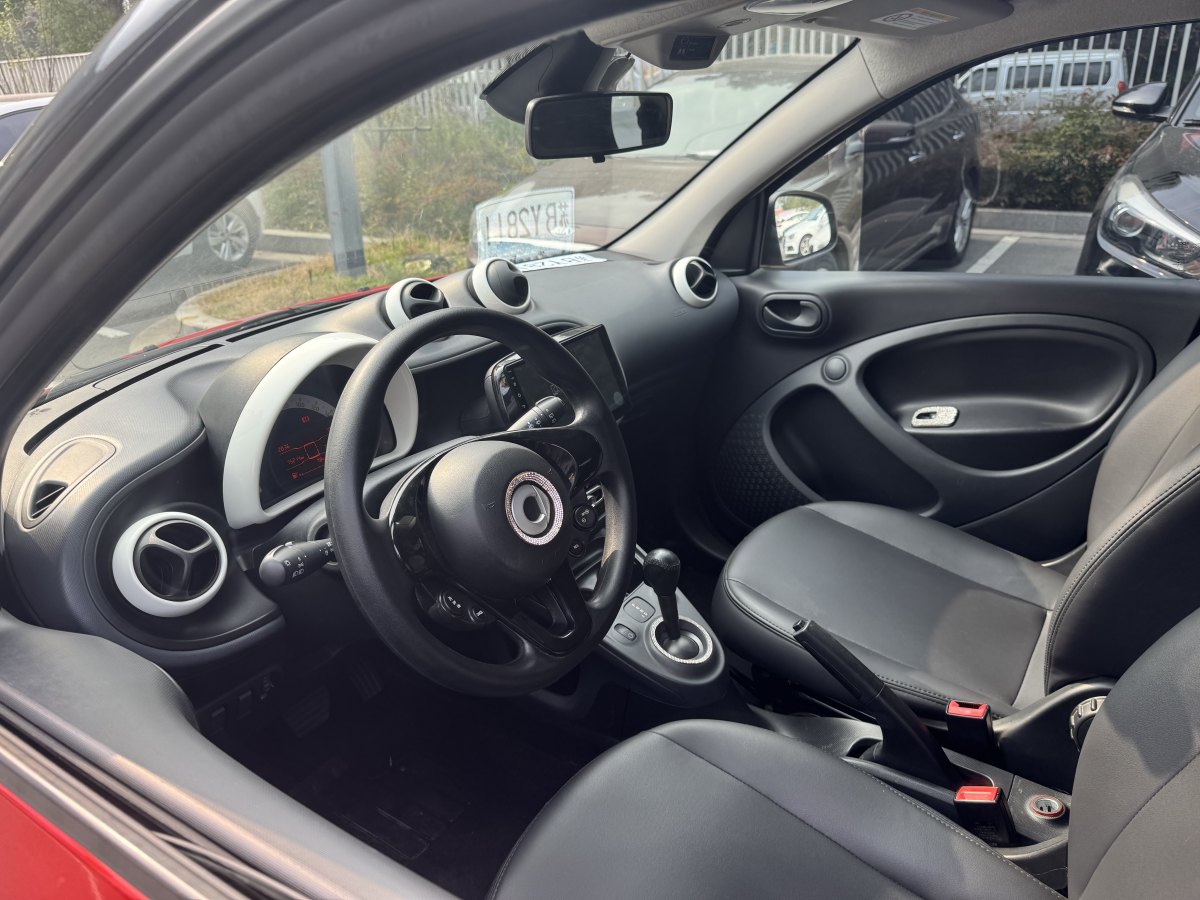 smart forfour  2016款 1.0L 52千瓦靈動(dòng)版圖片