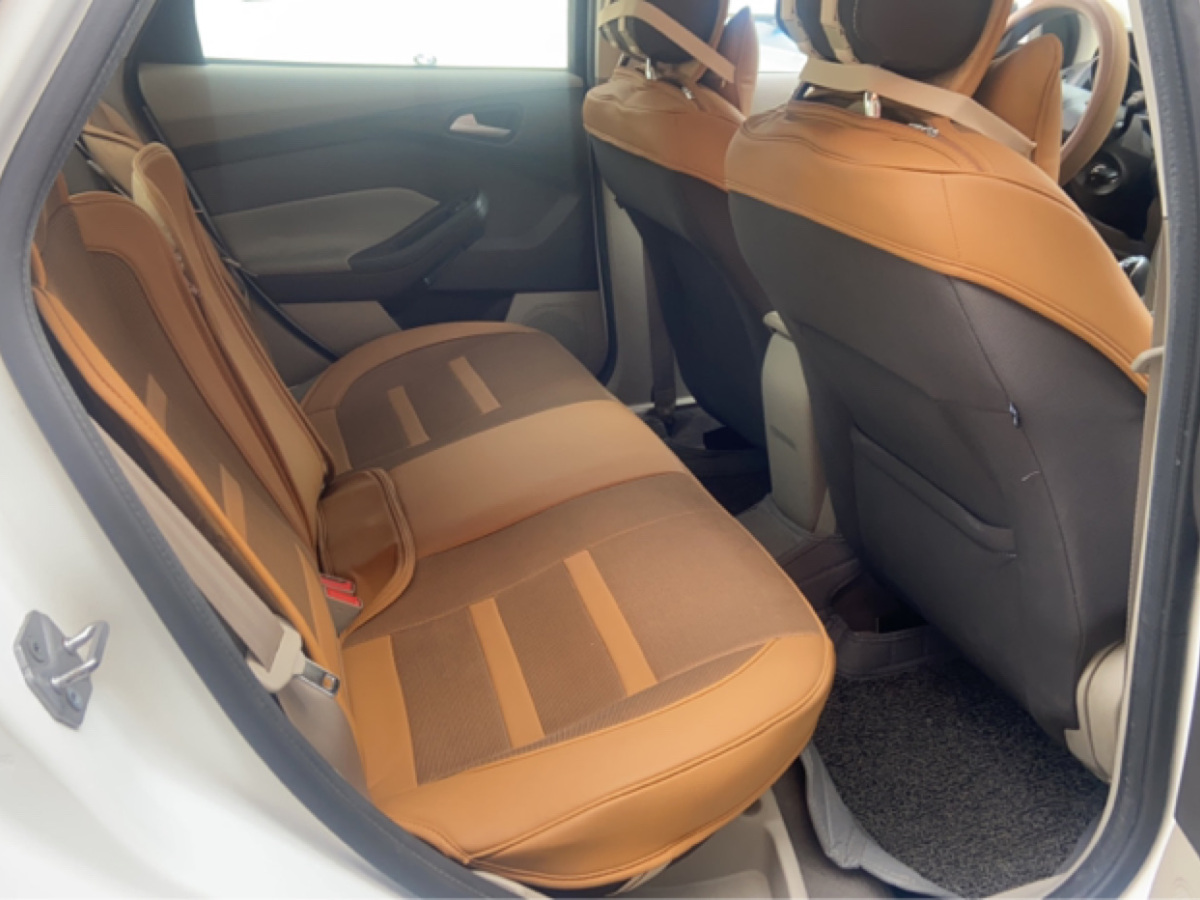 2013年12月福特 福克斯  2012款 三厢 1.6L 手动舒适型