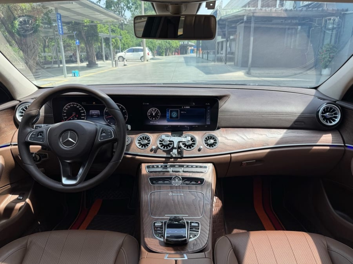 奔馳 奔馳E級  2018款 改款 E 300 L 時(shí)尚型圖片