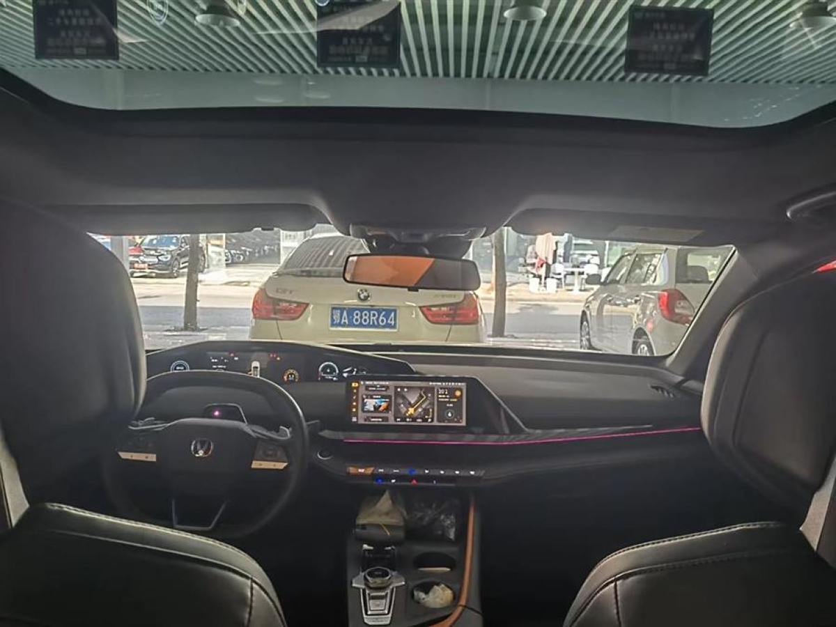 長(zhǎng)安 長(zhǎng)安UNI-V  2022款 1.5T 尊貴型圖片