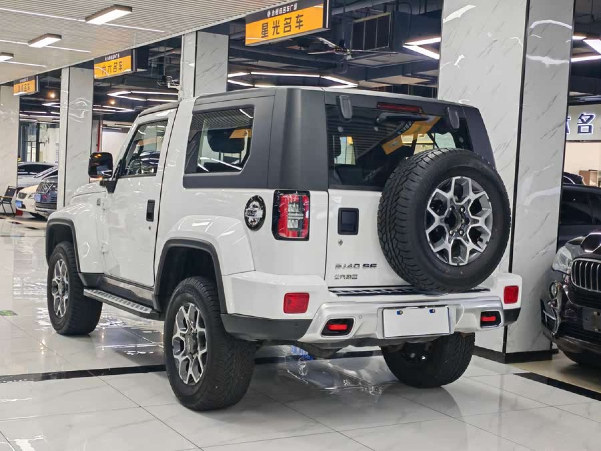 北京 BJ40  2020款 2.0T 自動(dòng)四驅(qū)致敬2020版?zhèn)b客型圖片