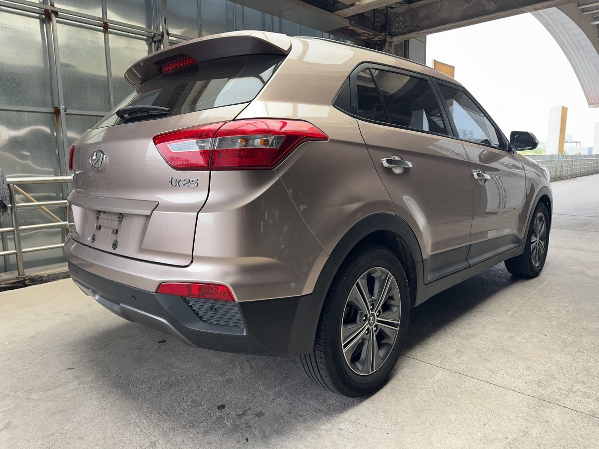 現(xiàn)代 ix25  2015款 1.6L 自動兩驅(qū)尊貴型DLX圖片