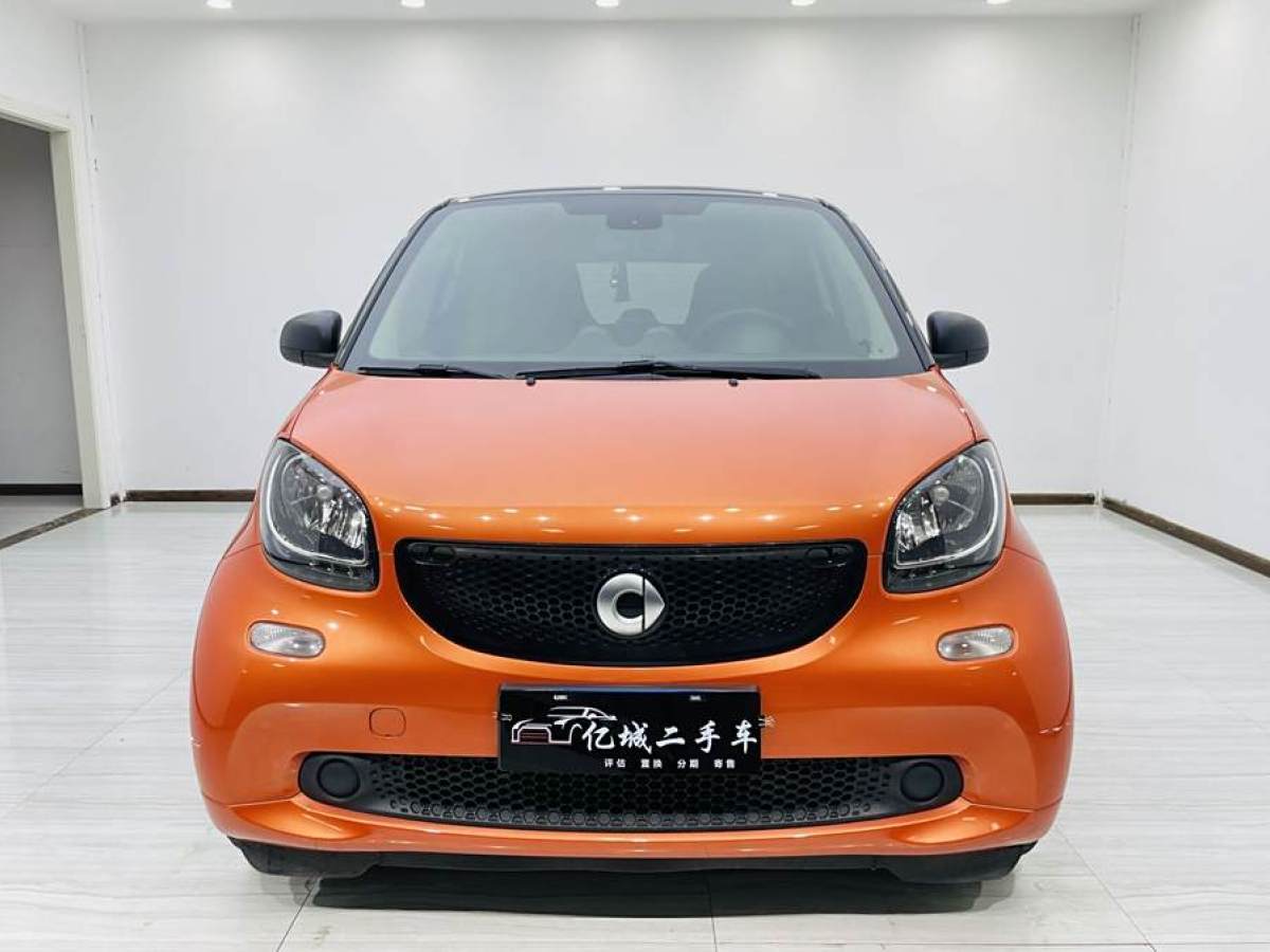 smart fortwo  2019款 0.9T 66千瓦硬頂風(fēng)擎版 國(guó)VI圖片