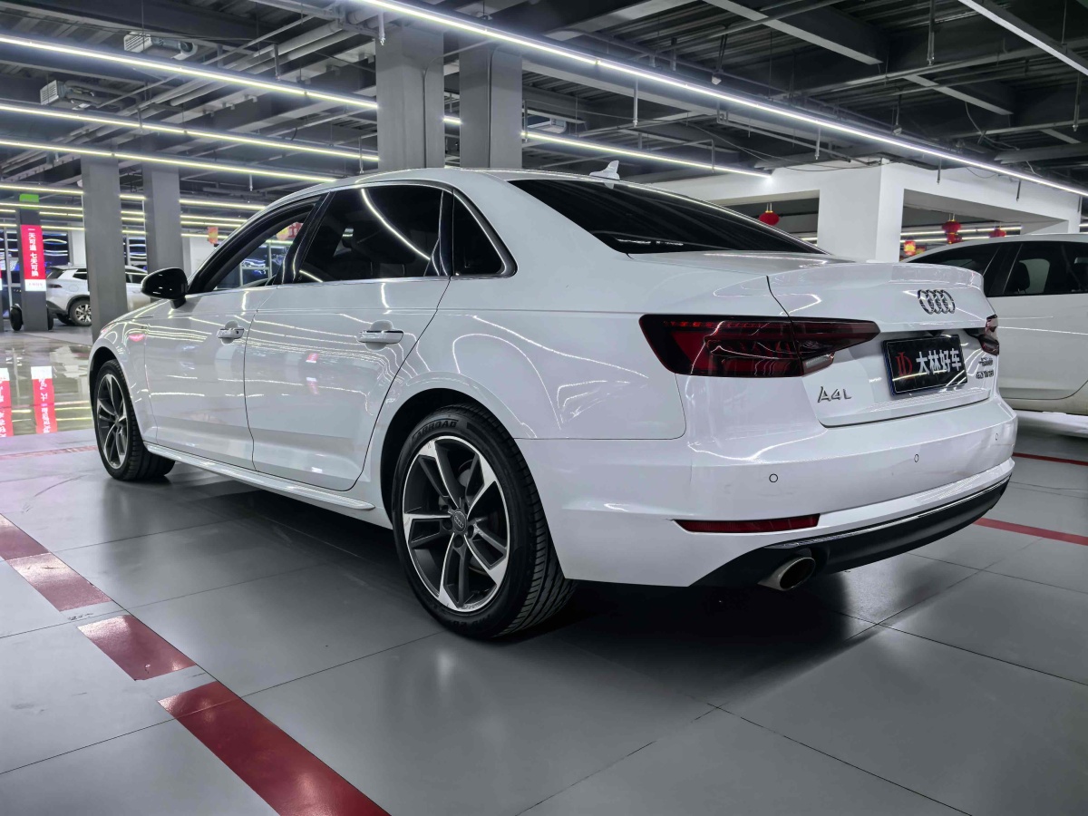 奧迪 奧迪A4L  2018款 30周年年型 40 TFSI 進(jìn)取型圖片