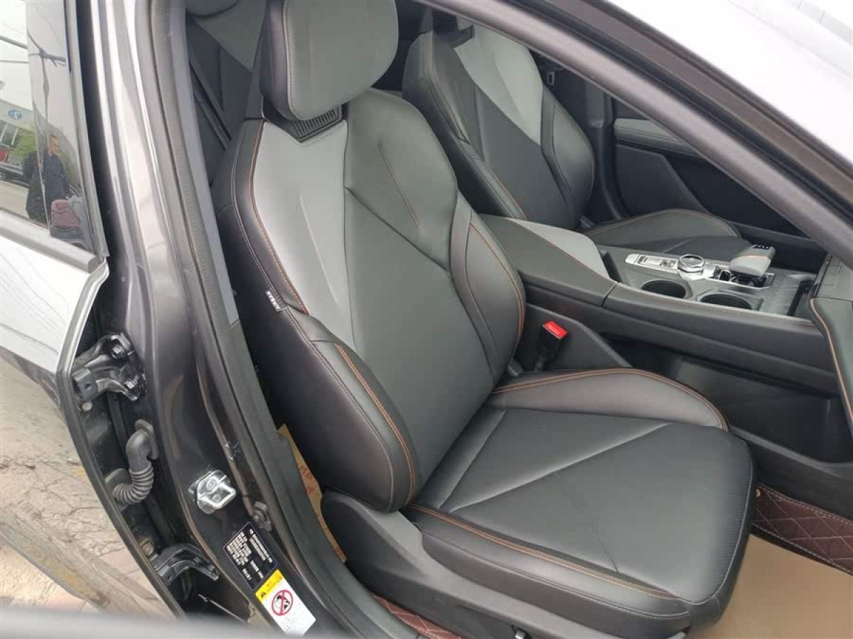 長安 長安UNI-V  2022款 1.5T 尊貴型圖片
