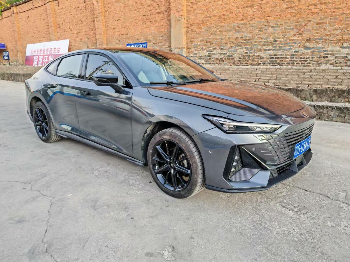 長(zhǎng)安 長(zhǎng)安UNI-V  2023款 1.5T 尊享型圖片