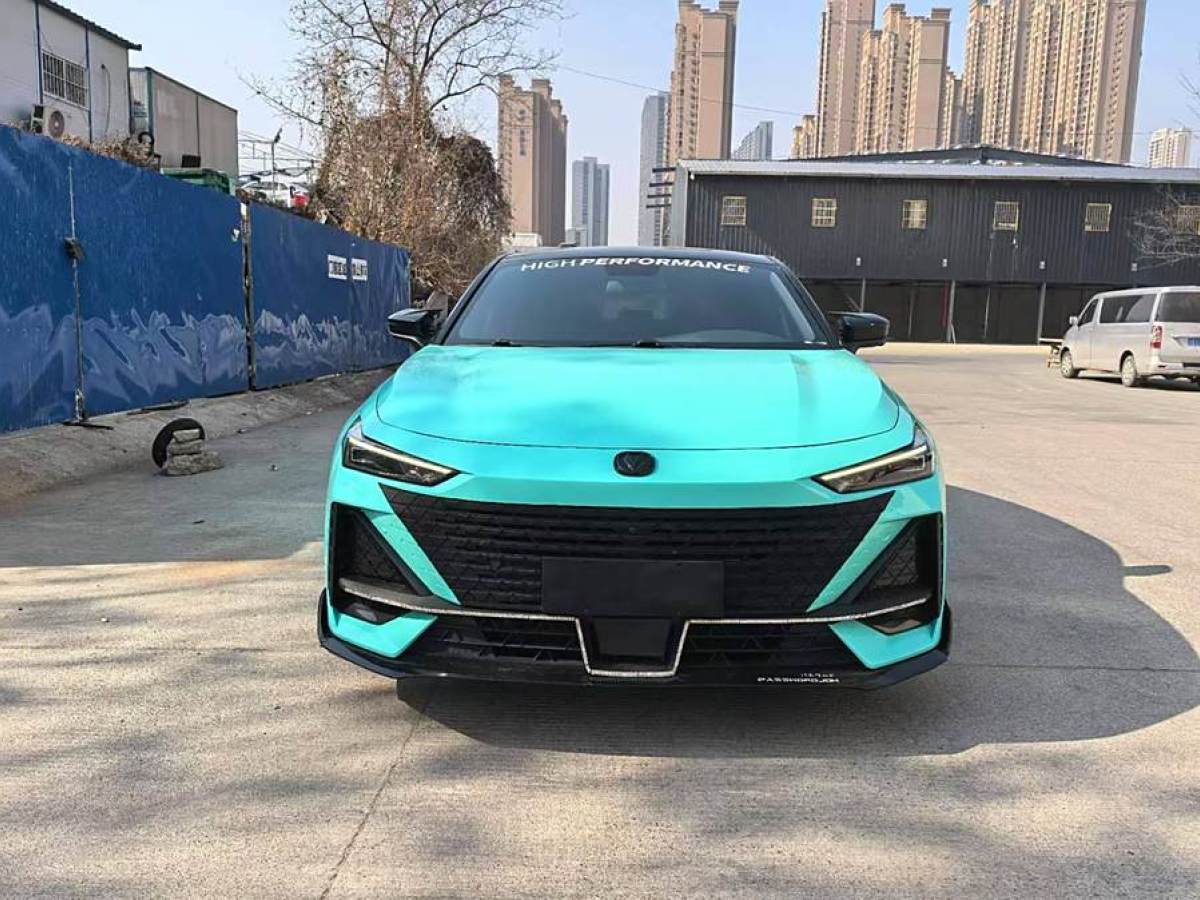 長(zhǎng)安 長(zhǎng)安UNI-V  2022款 1.5T 運(yùn)動(dòng)版圖片