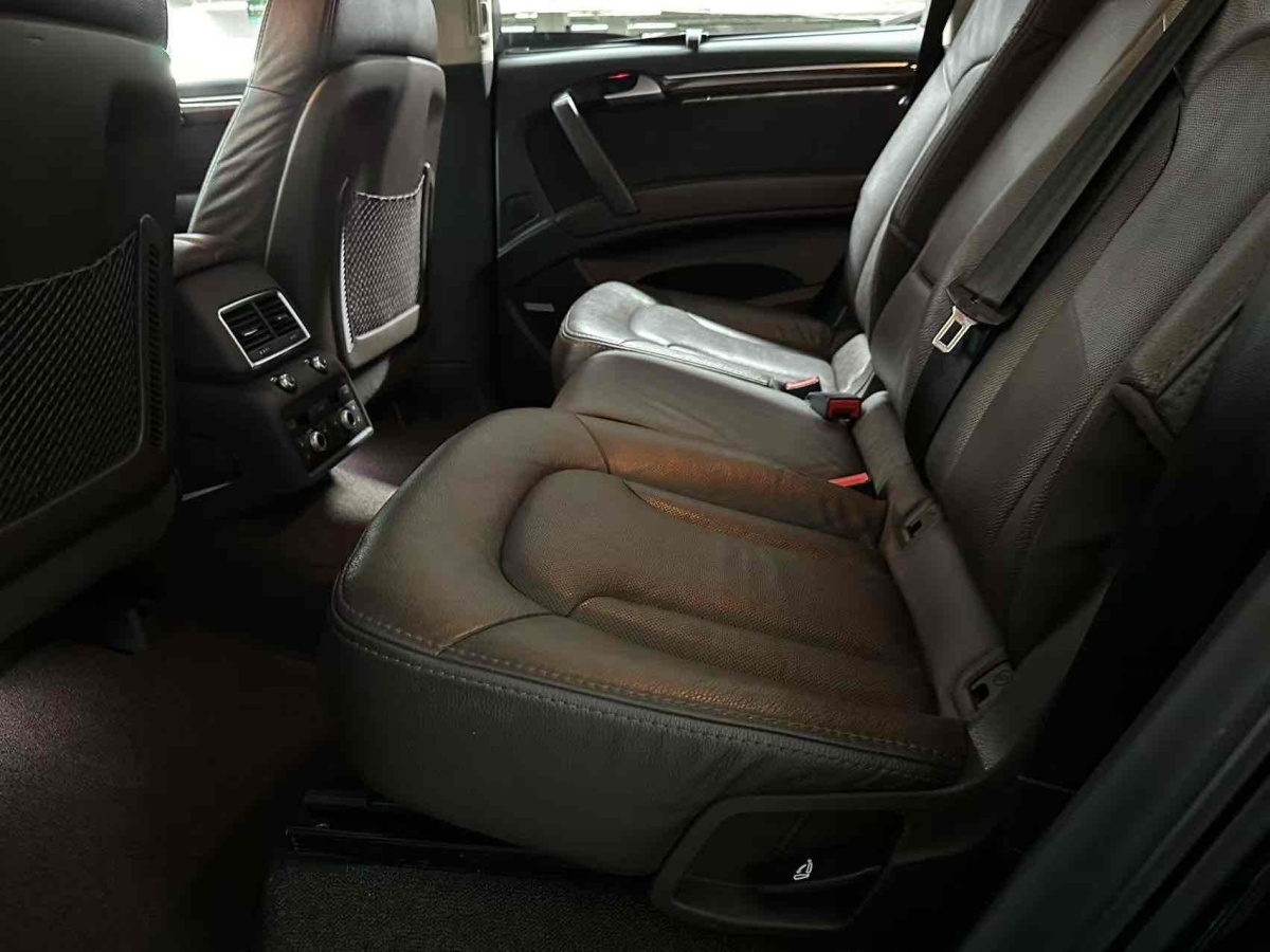 奧迪 奧迪Q7  2014款 35 TFSI 運(yùn)動(dòng)型圖片