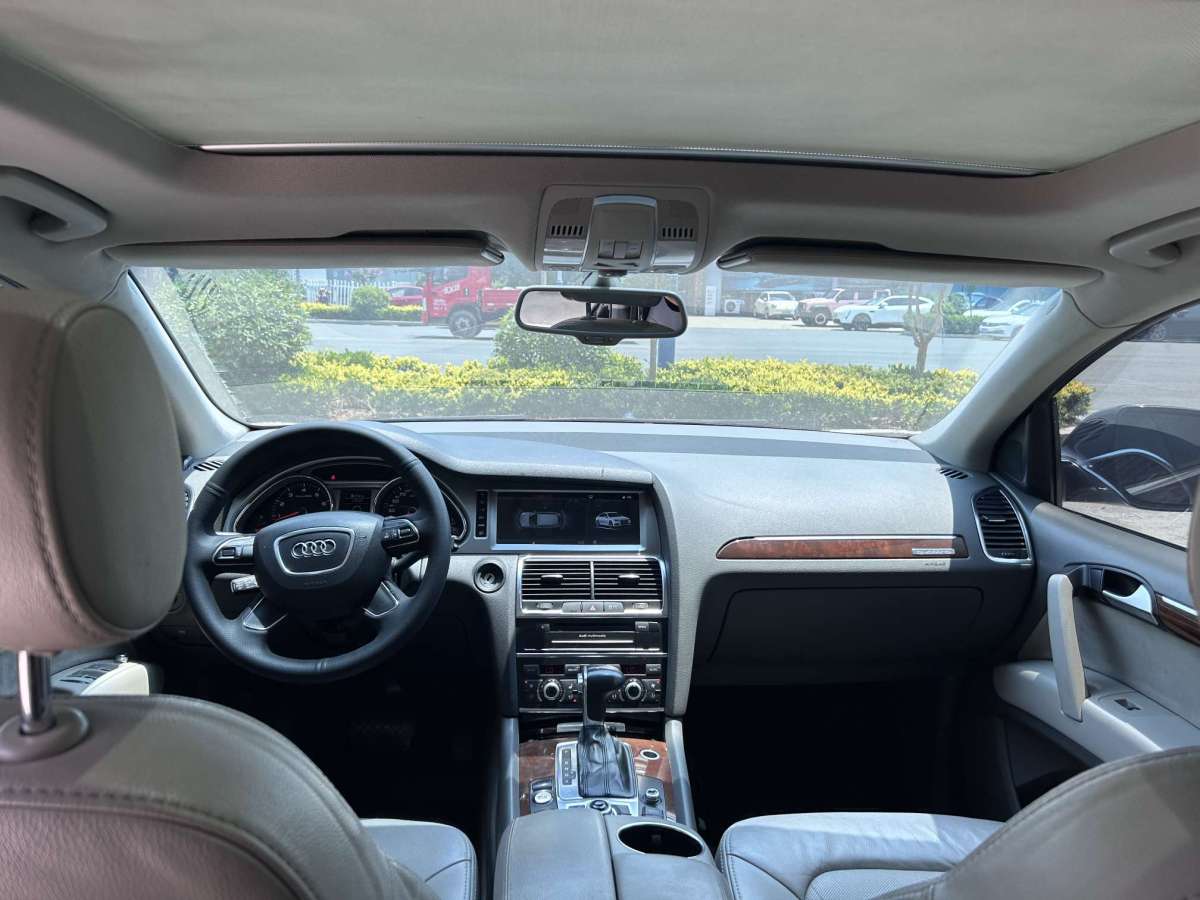 奧迪 奧迪Q7  2012款 3.0 TDI 領(lǐng)先型圖片