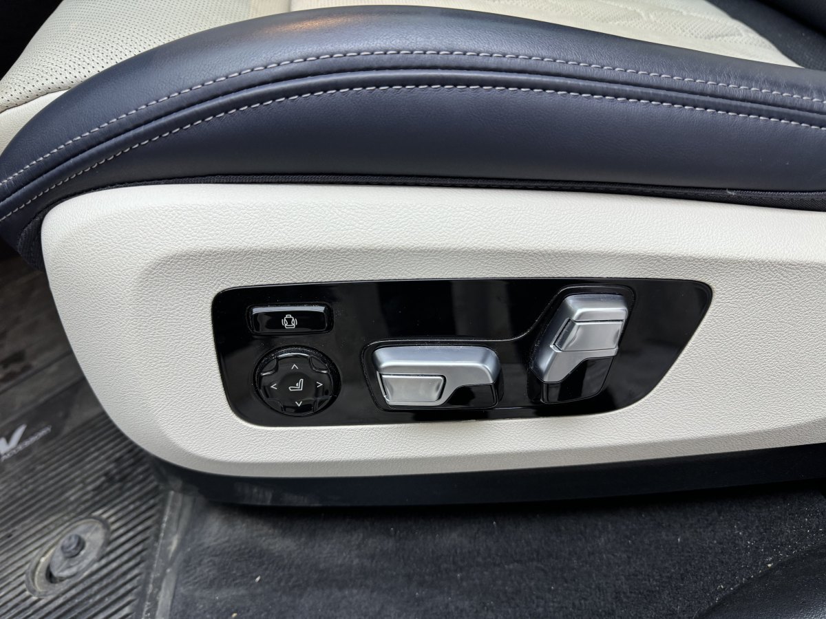 宝马 宝马X7  2021款 改款 xDrive40i 行政型豪华套装图片