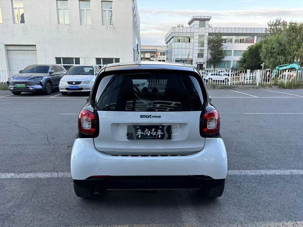 2016年10月smart fortwo  2015款 1.0L 52千瓦硬頂激情版