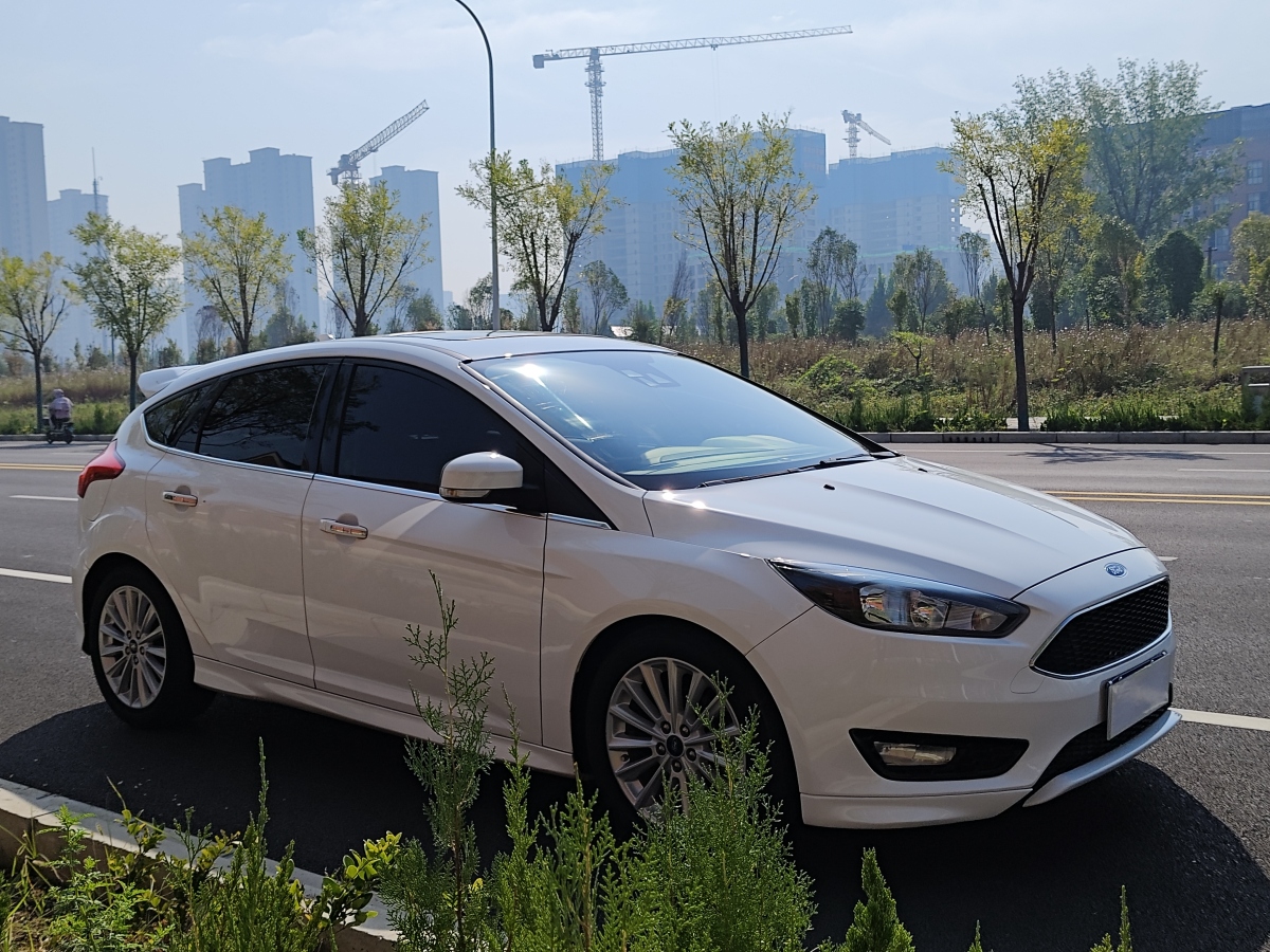 福特 ?？怂? 2015款 兩廂 EcoBoost 180 自動(dòng)運(yùn)動(dòng)型圖片